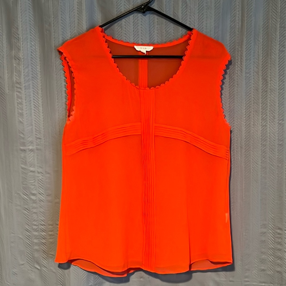 E (Hanger) M Sheer Top